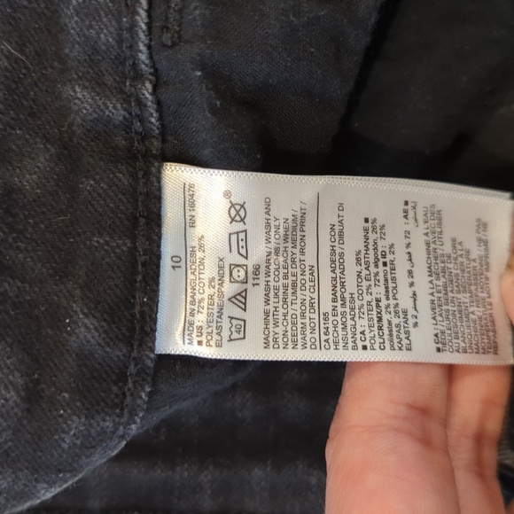 Old Navy High rise black denim button fly cut offs with secret slim pockets - Picture 5 of 5